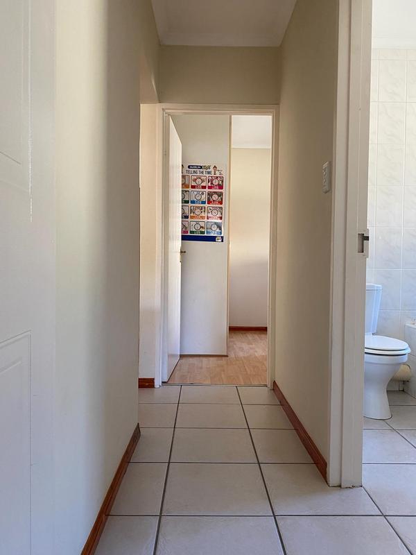 2 Bedroom Property for Sale in Uitzicht Western Cape